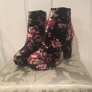 Heeled boots